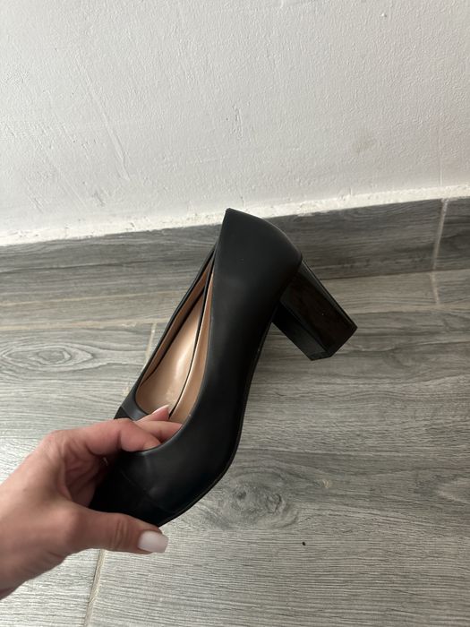 Pantofi de piele