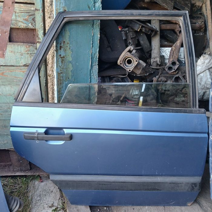 Продаётся двери на фольксваген пассат.