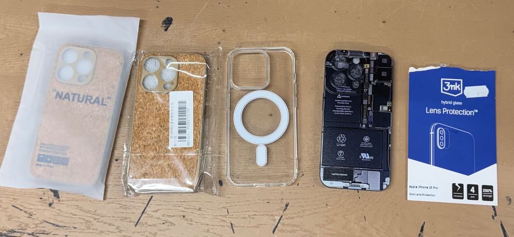 Продавам кейсове за iPhone 15 Pro