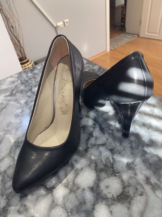 Обувки стилето .