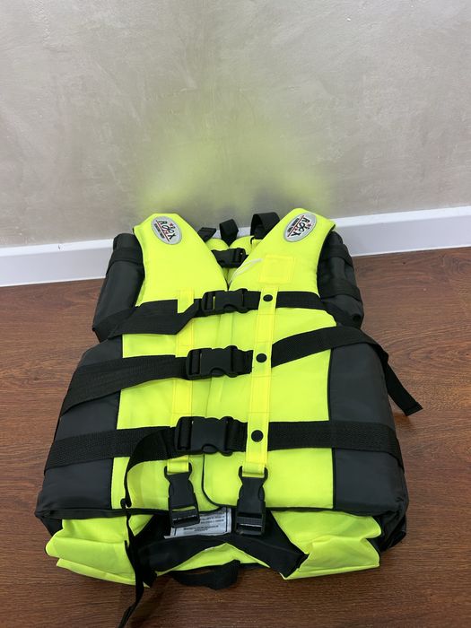спасательный жилет