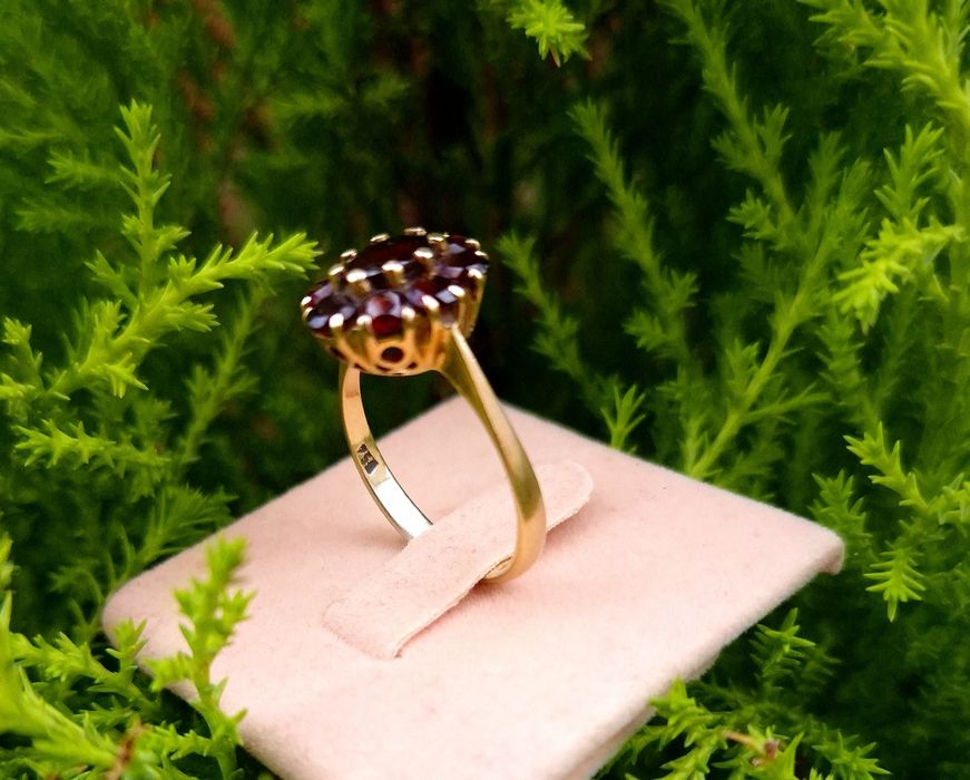 Inel din aur de 18K cu granate naturale