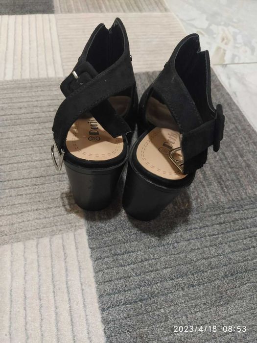 Дамски сандали с ток