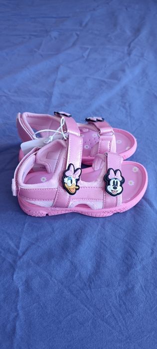 Нови красиви сандали за момиче номер 25