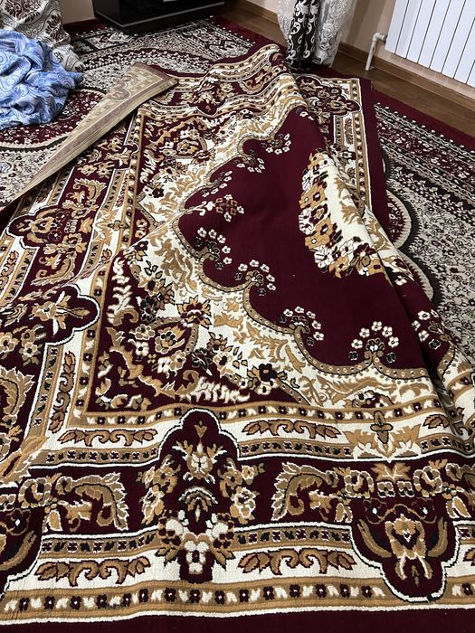 Gilam qizil sotiladi