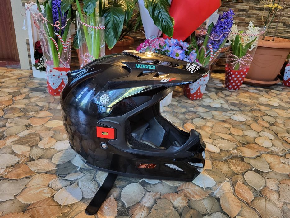 Genunchere  cu balamale noi XL, pentru enduro , motocross   downhill ,ATV. Fabricate în Germania