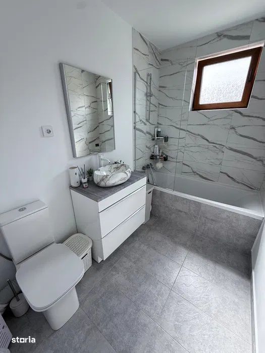Apartament cu 3 camere, 66 mp, balcon, zona Terra