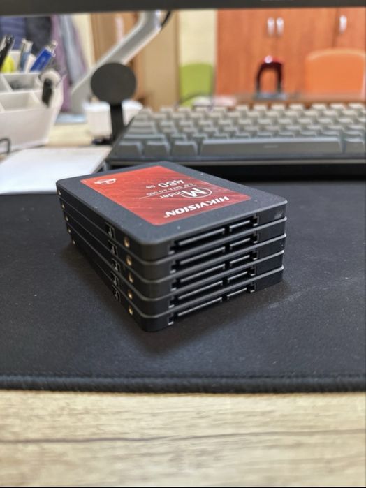 5 Bucăți SSD 480GB Hikvision (nu funcționează )