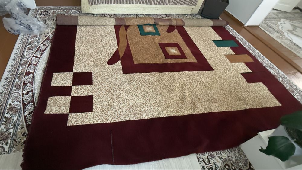 Продаю 2 ковра в хорошем состоянии