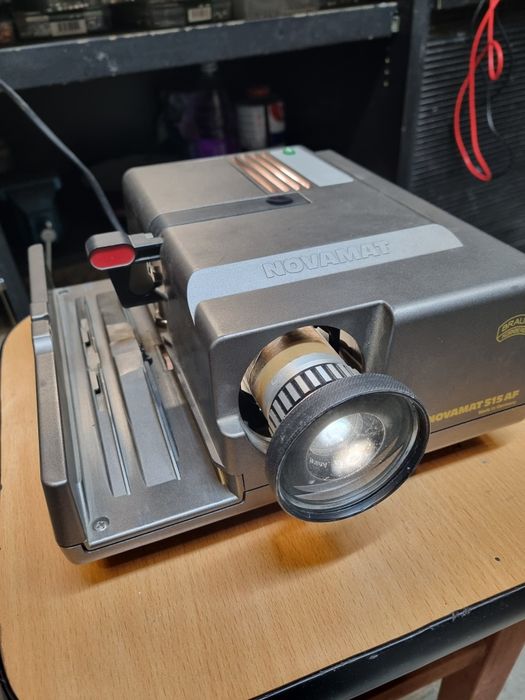 Proiector filme diapozitive Novamat 515