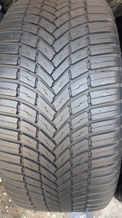 Anvelope preț de la 160 lei bucata de Vară și iarnă R14, R15, R15c R16 R16c, R17  R18  R19