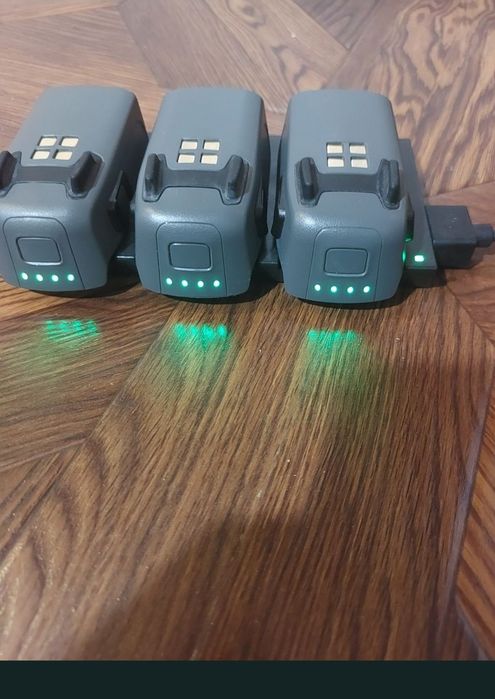 Dji spark със 3 батерии дистанционно и отделни аксесоари