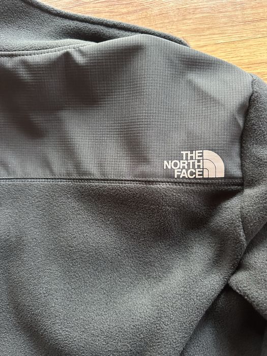 Мъжко,поларно,черно яке The North Face с ципове на джобовете