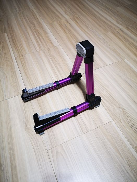 Напольная подставка для гитары