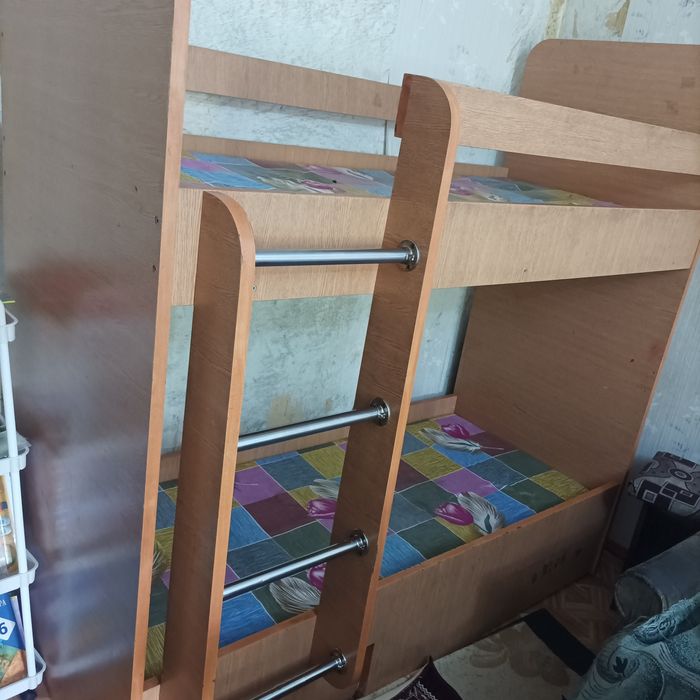 Б/у двухъярусная кровать