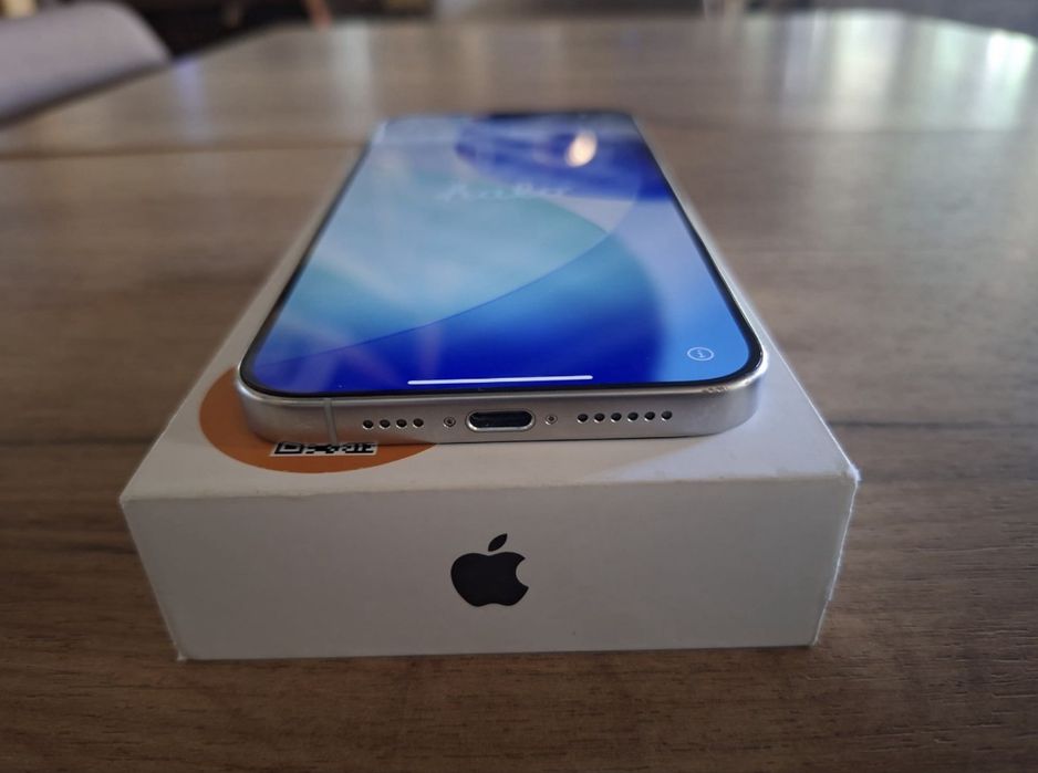Iphone 15 promax  white titanium