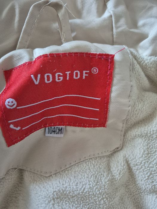 Продам куртки на девочку