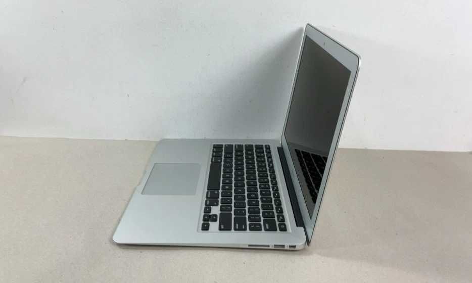 MacBook Air 13 (2017) - Intel Core i5;  8 GB OZU;  128 GB SSD