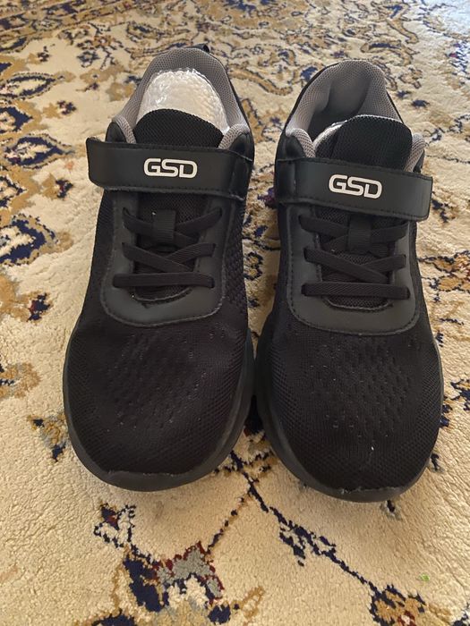 Продам кроссовки и туфли