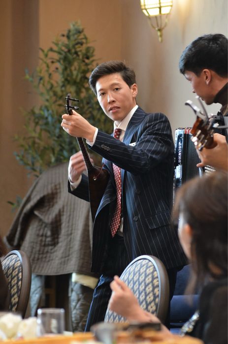 Домбыра баян гитара әнші музыканты трио тамада