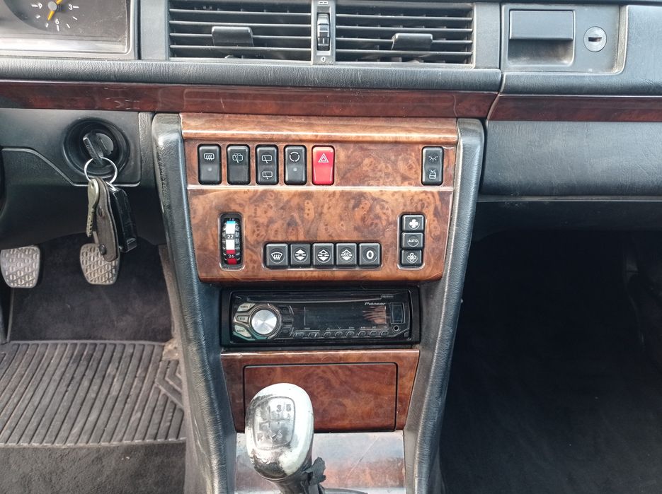 Mercedes Мерцедес  w124 200e 122к.с на части.