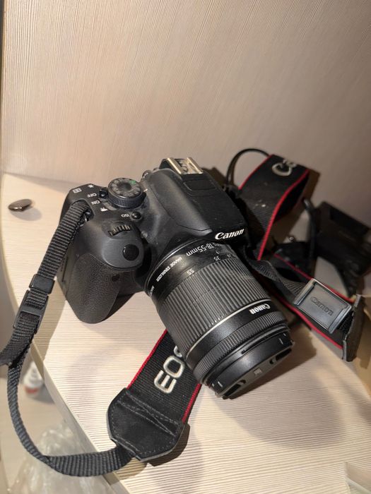 Canon EOS 700D + 18-55mm обектив – DSLR фотоапарат