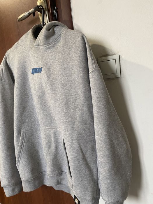 Белые худи от qoima