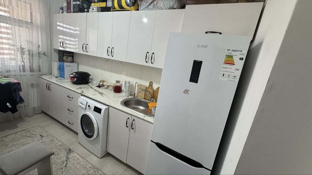 Кухонный шкаф из материала акрил