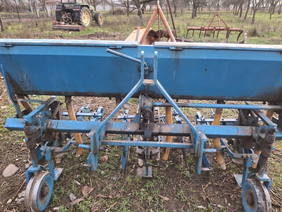 Prasitoare porumb pe 3 rânduri