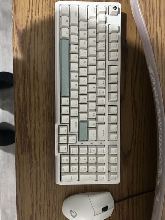 Vand tastatura qwertykey salt si mouse qwertykey dareu