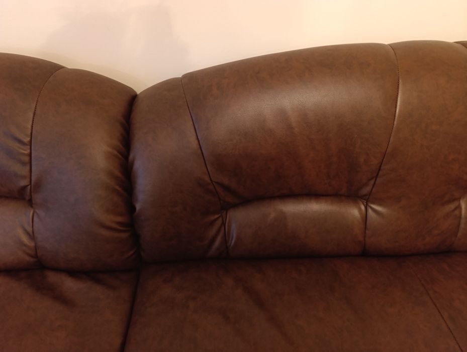 Кожен ъглов диван