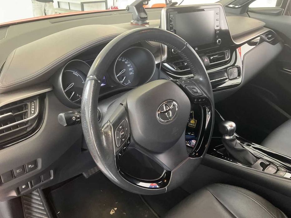 Toyota C-HR 2.0 184ks Hybrid Premiere