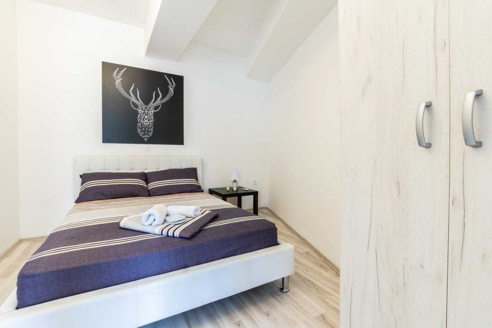 Дава се под наем Двустаен апартамент в Бургас, Зорница - 55 кв.м за 204 € - Снимка #1