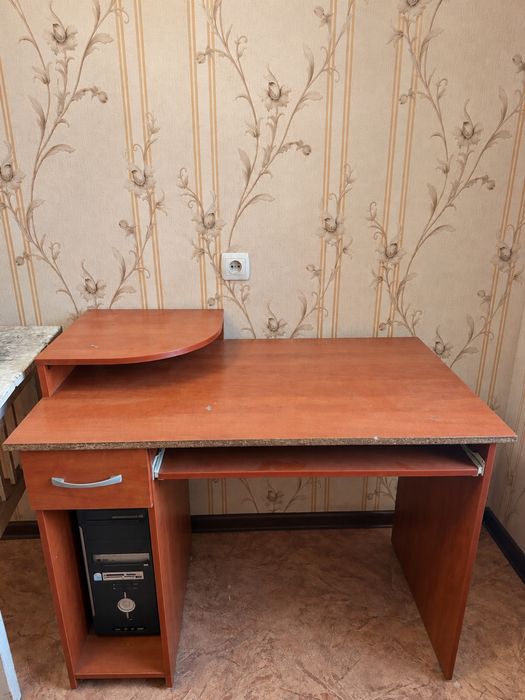 Стол для компьютера