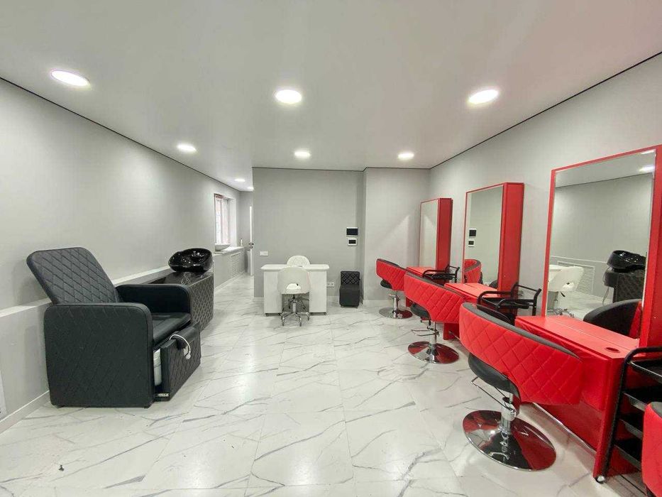 Сдаётся Салон Красоты общей площадью 53 м²