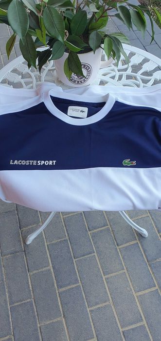 vând tricou Lacoste