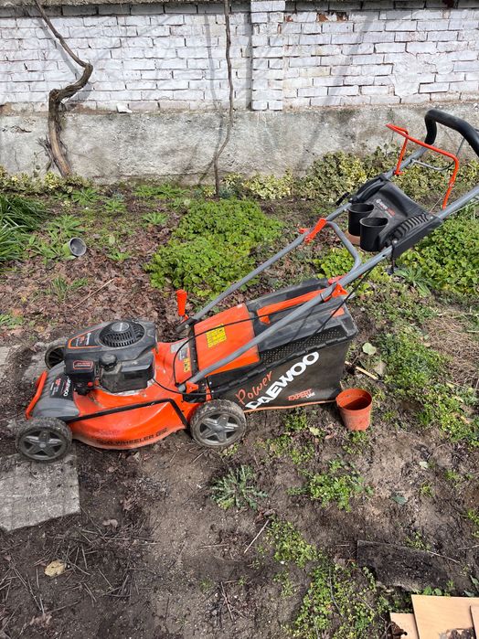 Моторна косачка самоходна