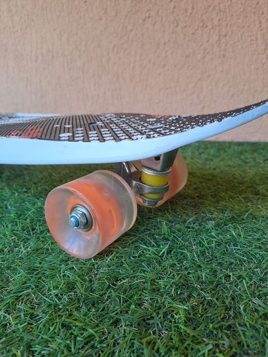 Penny board portabil multicolor cu roti de siliicon si lumini led