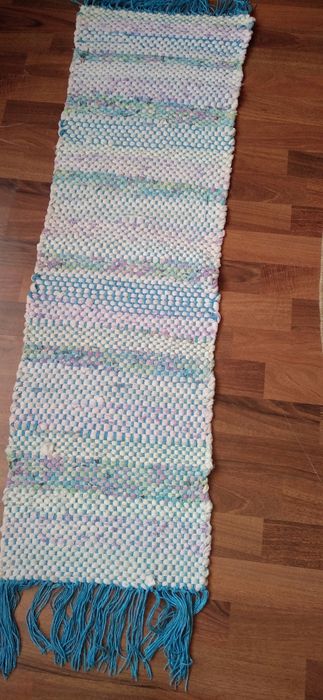 Covorașe lucrate manual.