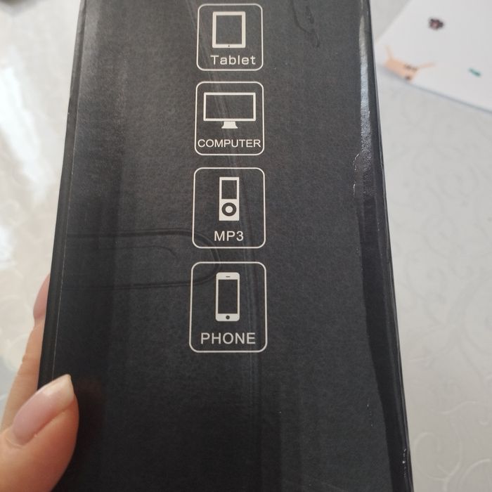 Продам наушники новые                    .