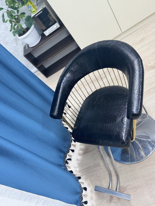 Продаю кресло парикмахнрское