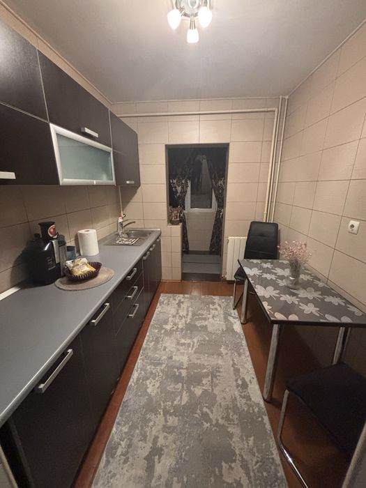 Inchiriez apartament 3 camere 9Mai