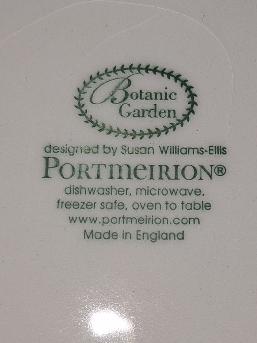 Порцеланов чайник и захарница