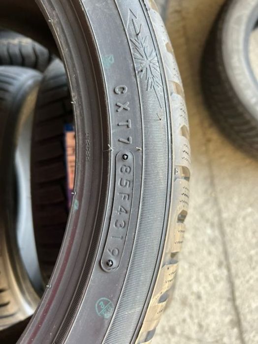 vând 4 anvelope 225/40/18 Toyo de iarnă noi