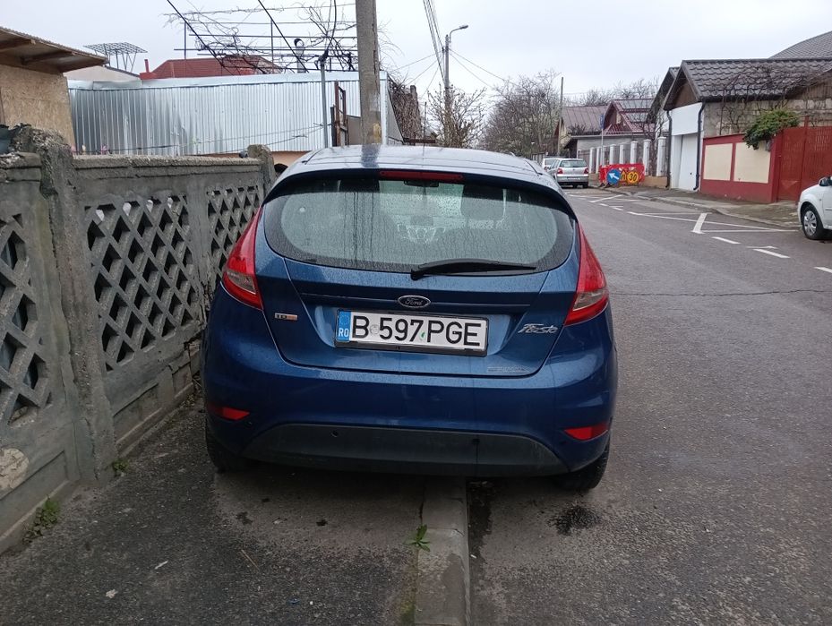 Vând Ford fiesta