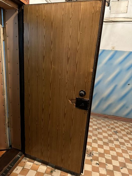 Продам входной дверь