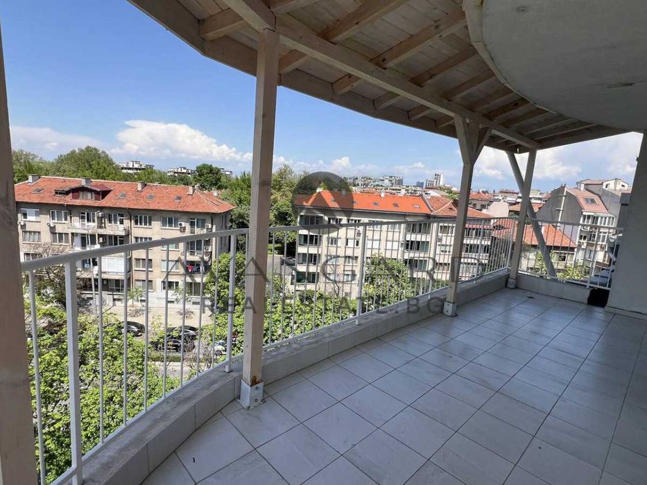 Продава се Тристаен апартамент в Пловдив, Център - 120 кв.м за 2508 €/кв.м - Снимка #12