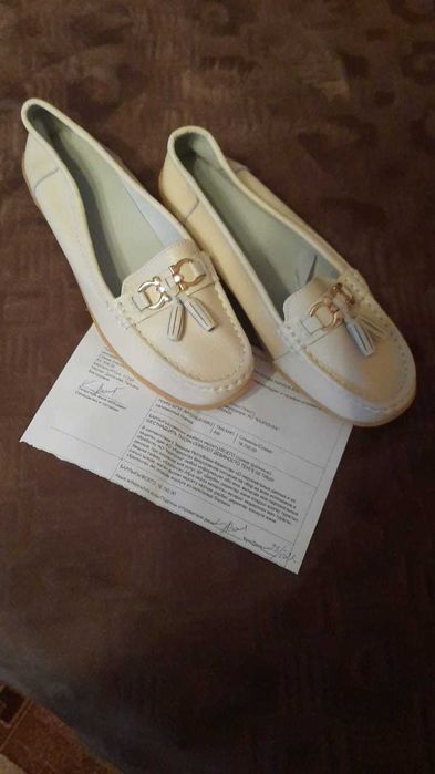 Продам женские мокасины