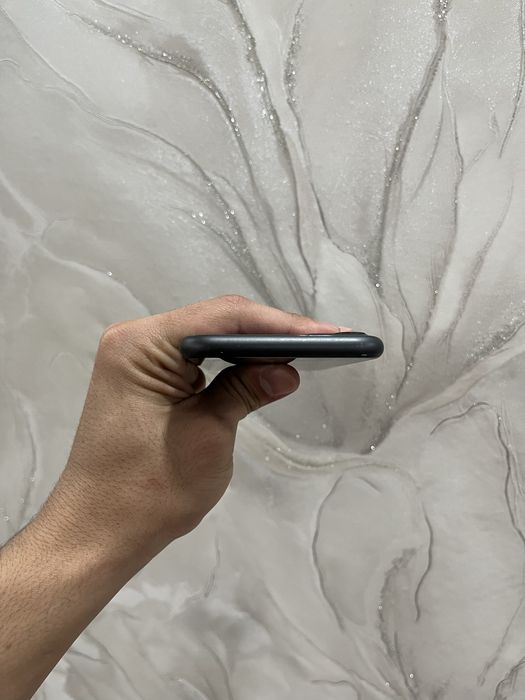 Продам iPhone 11 64gb в идеальном состоянии