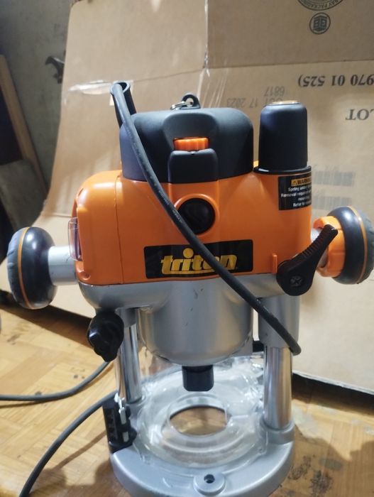 Професионална оберфреза TRITON